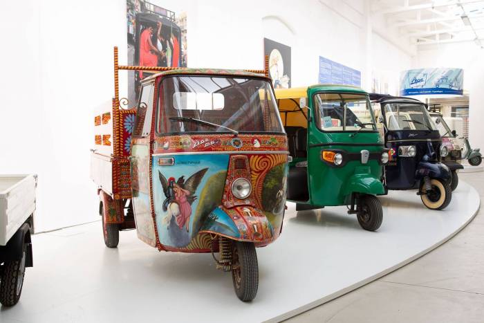 L'esposizione dedicata ai tricicli Ape Piaggio.