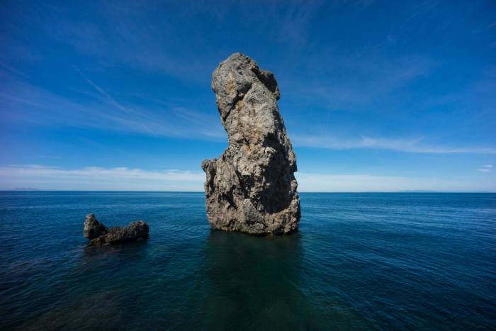 Scogli al largo dell'isola del Giglio