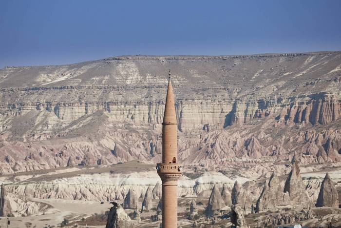 Dal minareto di una moschea di Göreme. Veduta verso le valle delle Rose e Rossa