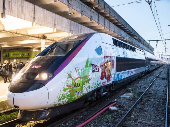 Convoglio inaugurale del TGV Océan.