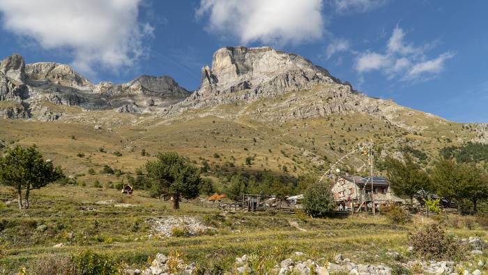  Il pianoro del rifugio Mongioie - foto Andrea Buonopane