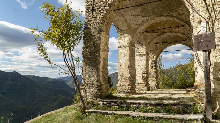 La chiesa a Eca San Giacomo - foto Andrea Buonopane