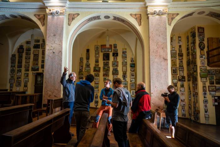 Santuario di Sant'Anna di Vinadio con don Beppe. Foto Sara Furlanetto