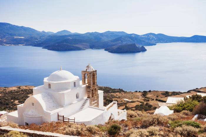 La vista dal kastro di Plaka, Milos