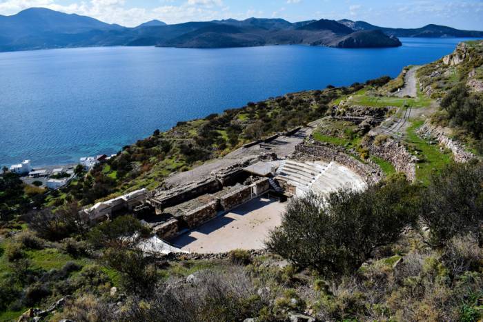 L'anfiteatro romano, Milos