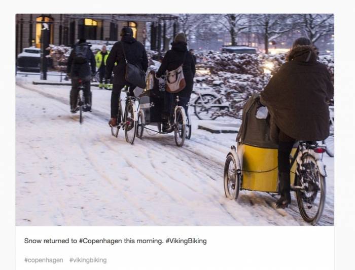In bici sotto la neve a Copenaghen.