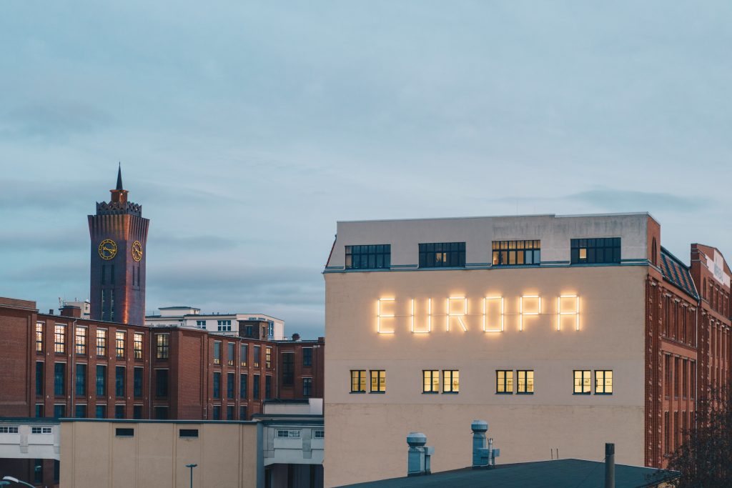 Chemnitz Wirkbau, un ex complesso industriale - foto Ernesto Uhlmann, Courtesy of the EUROPA lettering: morePlatz Berlin