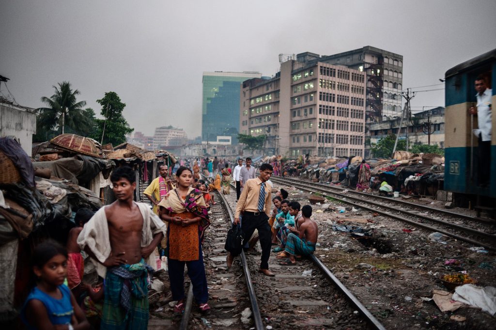 Alessandro Grassani, Bangladesh, Dhaka, baraccopoli di Kawran Bazar © Alessandro Grassani