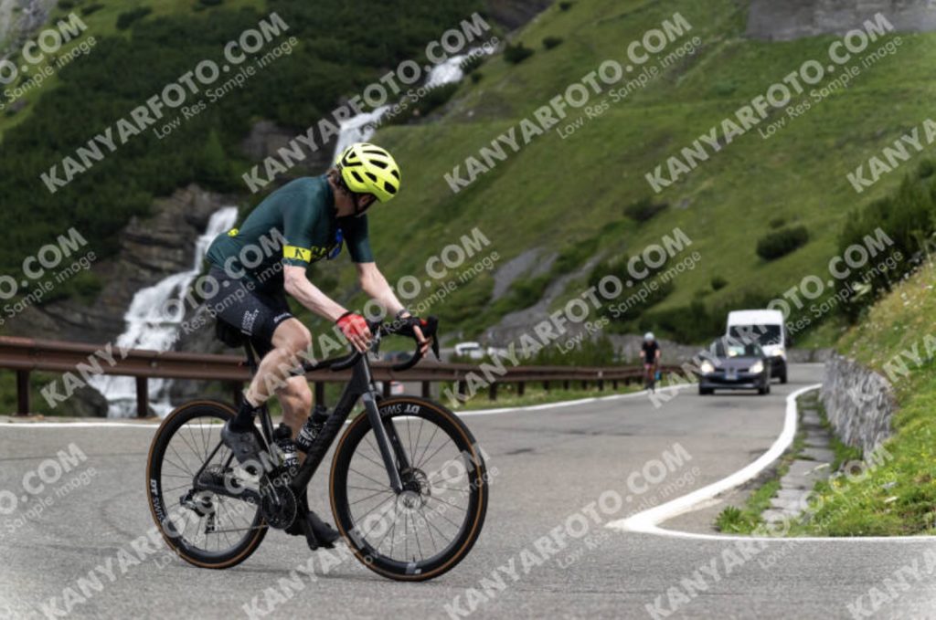 Foto ricordo di ciclista tratta dal sito Kanjarfoto