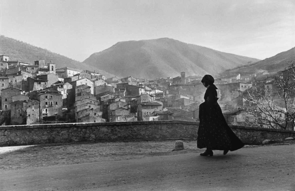 ITALY. Abruzzo. Scanno. 1951, Henri Cartier-Bresson, Fondation Henri Cartier-Bresson/Magnum Photos