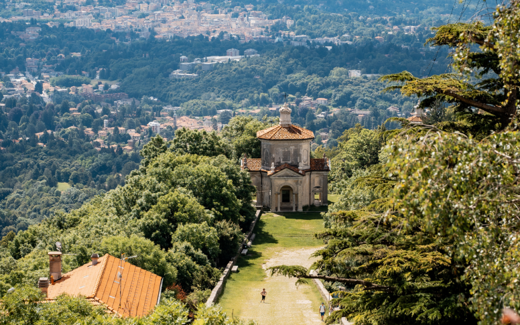 Il suggestivo Viale delle Cappelle al Sacro Monte di Varese