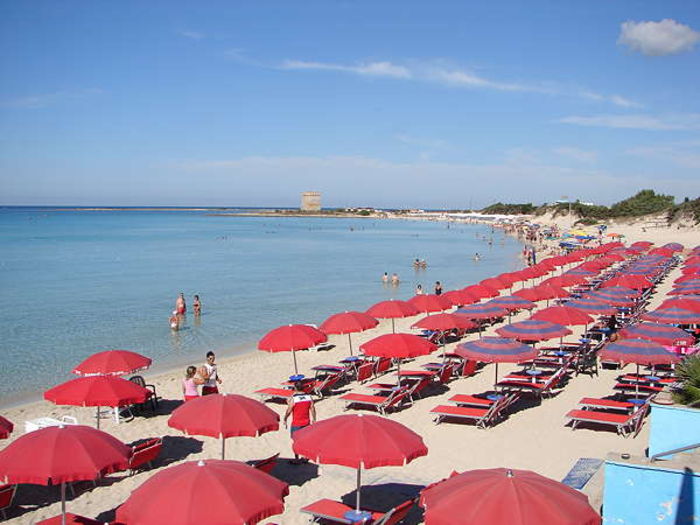 La spiaggia privata dell'hotel Le Dune a Porto Cesareo (Lecce)