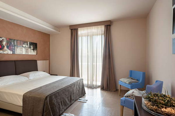 Una camera dell'hotel Le Dune a Porto Cesareo (Lecce)