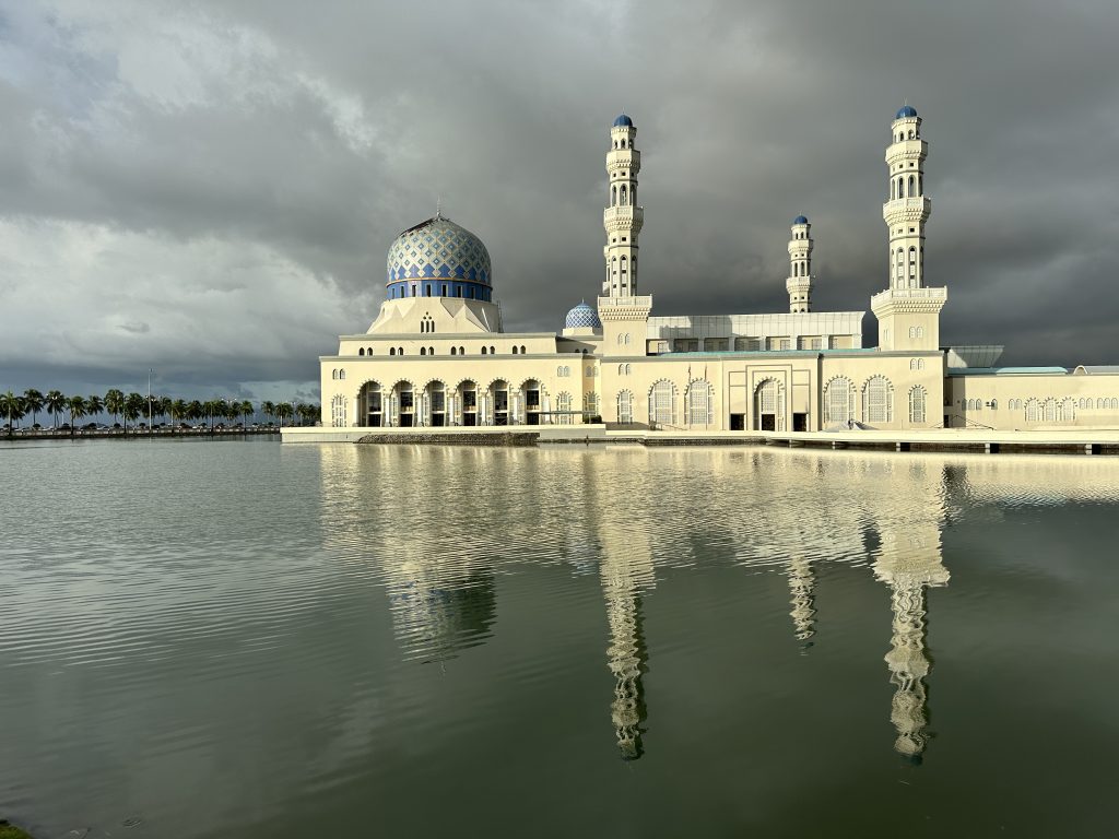 La grande e moderna moschea di Kota Kinabalu - foto Stefano Brambilla