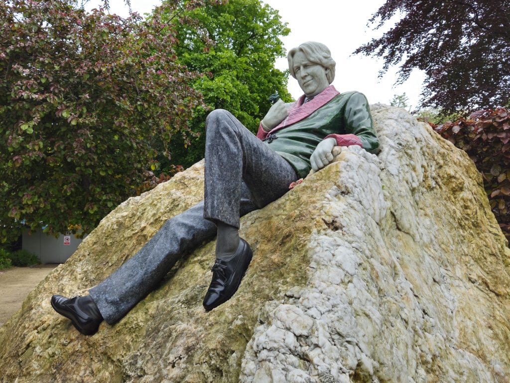 Statua di Oscar Wilde, Oscar Wilde Memorial Sculpture, Dublino