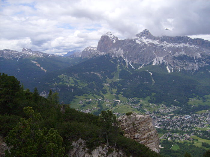 La conca di Cortina d'Ampezzo con le Tofane