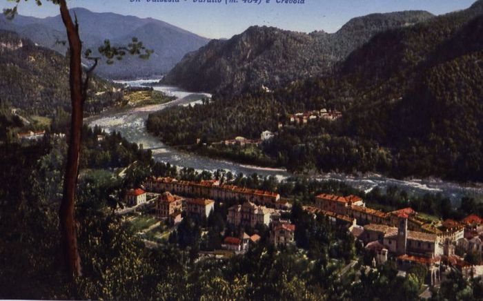 Cartolina di Varallo, in Valsesia, degli anni Trenta