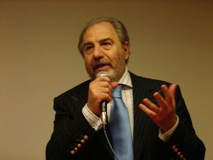 Il giornalista Antonio Caprarica