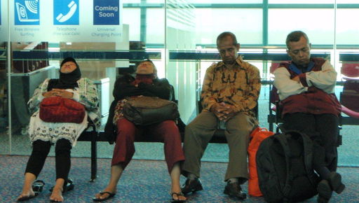 Dormire in aeroporto: sogno o incubo?