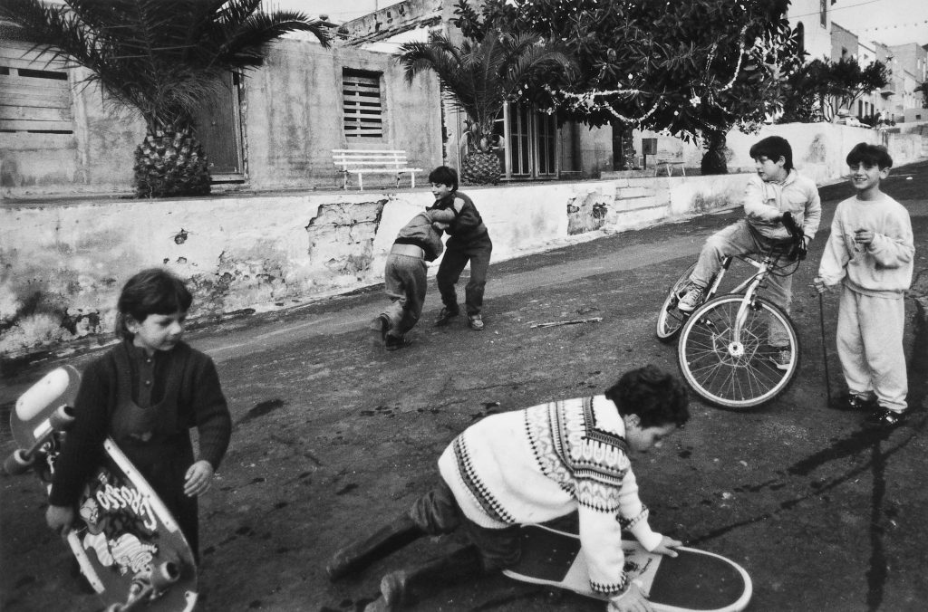 Gianni Berengo Gardin, Linosa, 1991 Stampa ai Sali d’argento Vintage print Foto ©Gianni Berengo Gardin. Tutti i diritti riservati. Courtesy Archivio Gianni Berengo Gardin, Milano