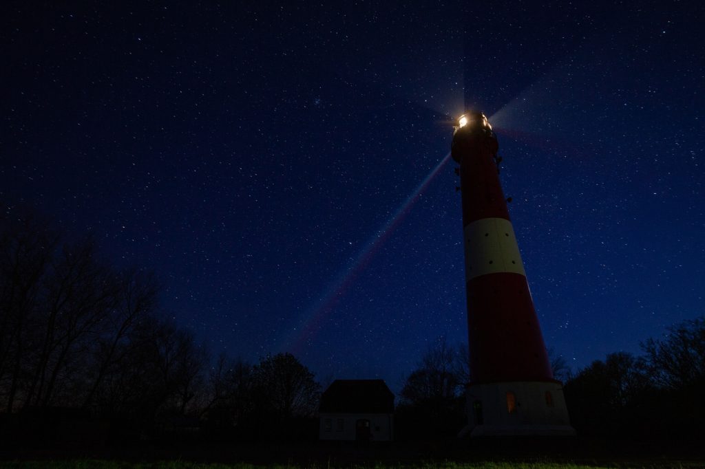 Il faro dell’Isola di Pellworm, in Germania detta anche Star Island - Foto Soren Lang/DarkSky International