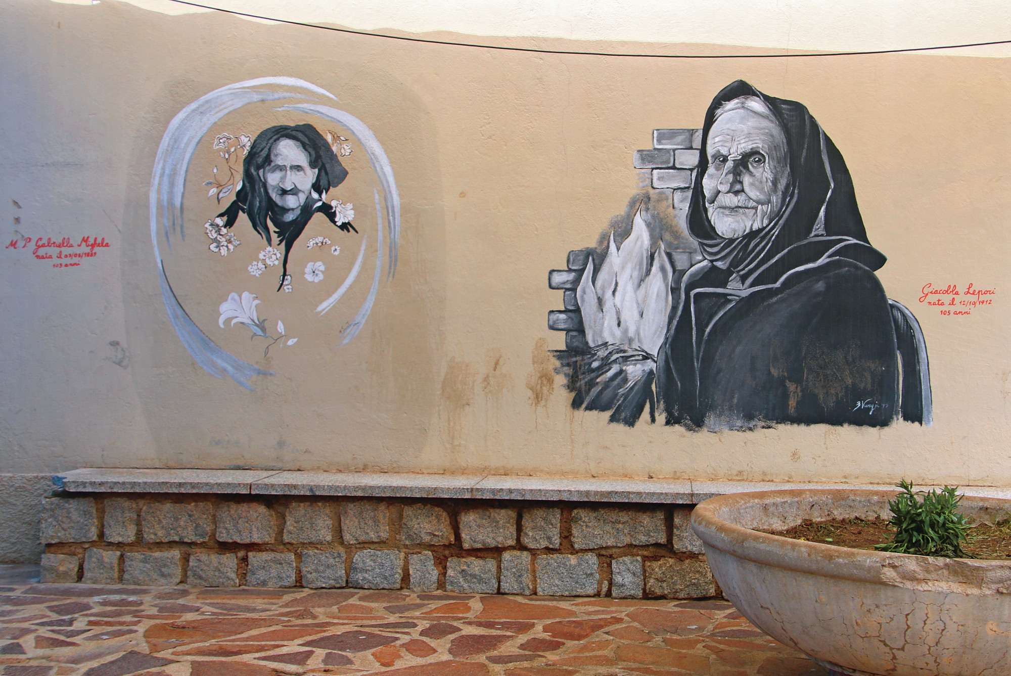 Murales dedicato ai centenari a Villagrande Strisaili - foto S. Di Francesco/Archivio Aspen