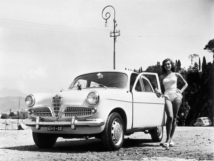 L'Alfa Romeo Giulietta si fa reclame al concorso di Miss Italia (1955).