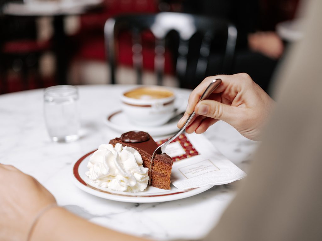 Sachertorte al Café Sacher, Vienna - foto WienTourismus/Paul Bauer