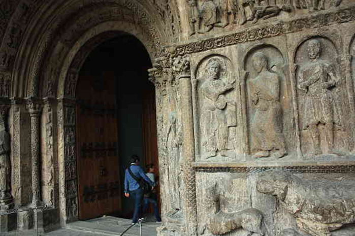 Il portale del monastero di S. Maria a Ripoll