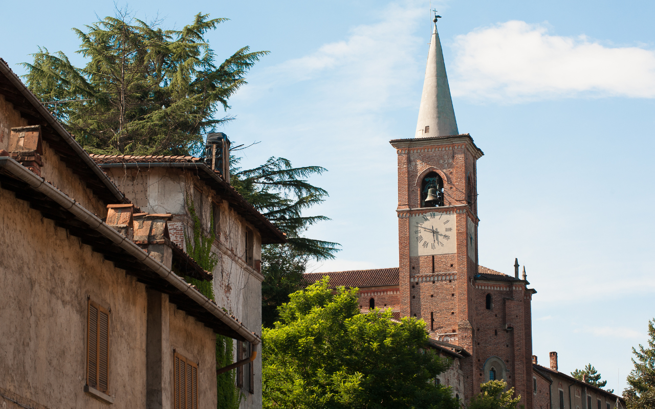 I percorsi di Castiglione Olona, tra sentieri storici e paesaggi incantevoli, invitano a scoprire un borgo ricco di arte e cultura, immerso in una natura rigogliosa