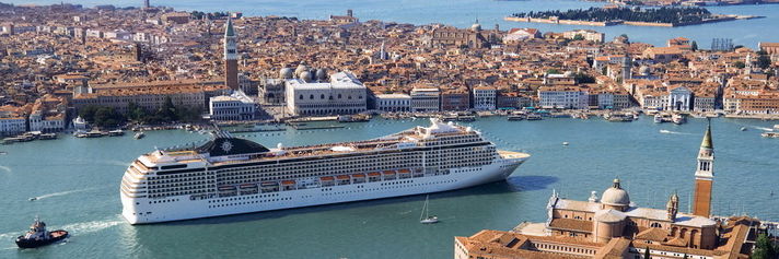 Grandi navi a Venezia, l'assedio continua