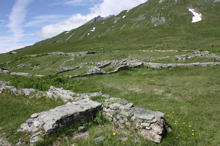 I resti della mansio romana al Colle del Piccolo San Bernardo
