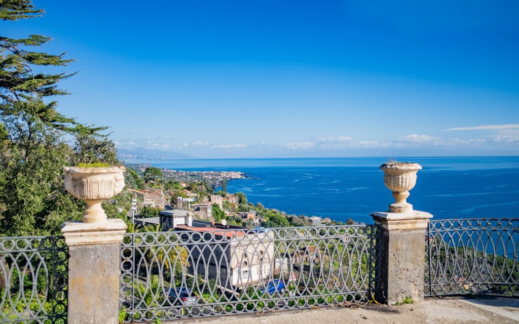 Vista panoramica città di Acireale