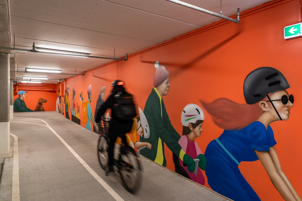 Copenhagen, la rampa d’accesso a un parcheggio per bici nel nuovo distretto di Paper Island - foto di Andrea Forlani