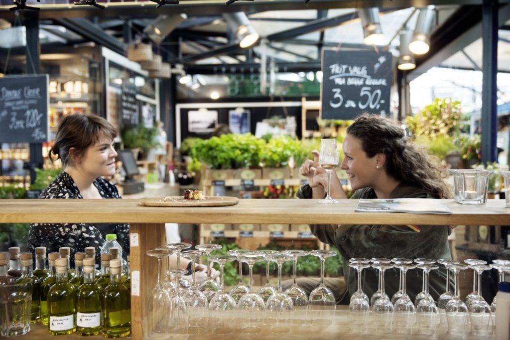 Degustazione di vino, Danimarca - foto © Robin Skjoldborg/Visit Denmark