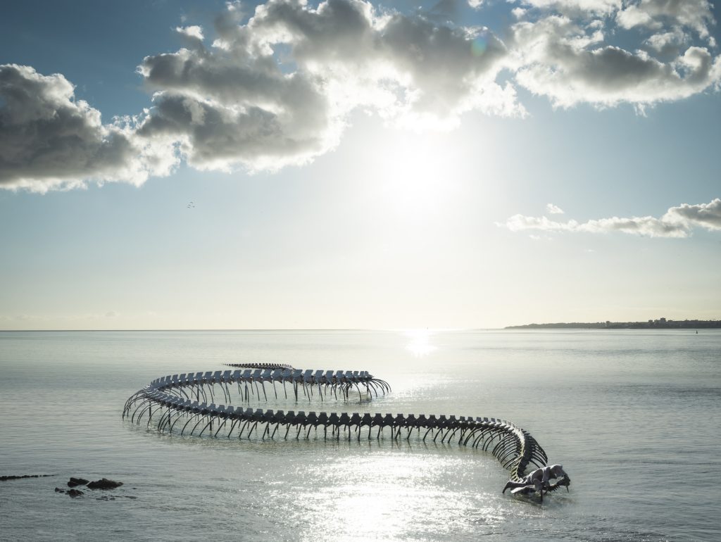Huang Yong Ping, Serpent d'océan, Saint-Brévin-les-Pins (France), oeuvre du parcours Estuaire NantesSaint-Nazaire © Franck Tomps / LVAN