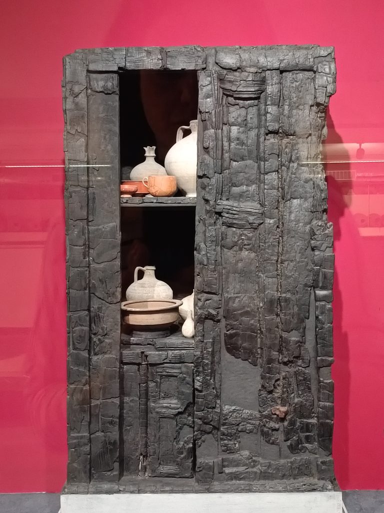 La credenza di Ercolano restaurata