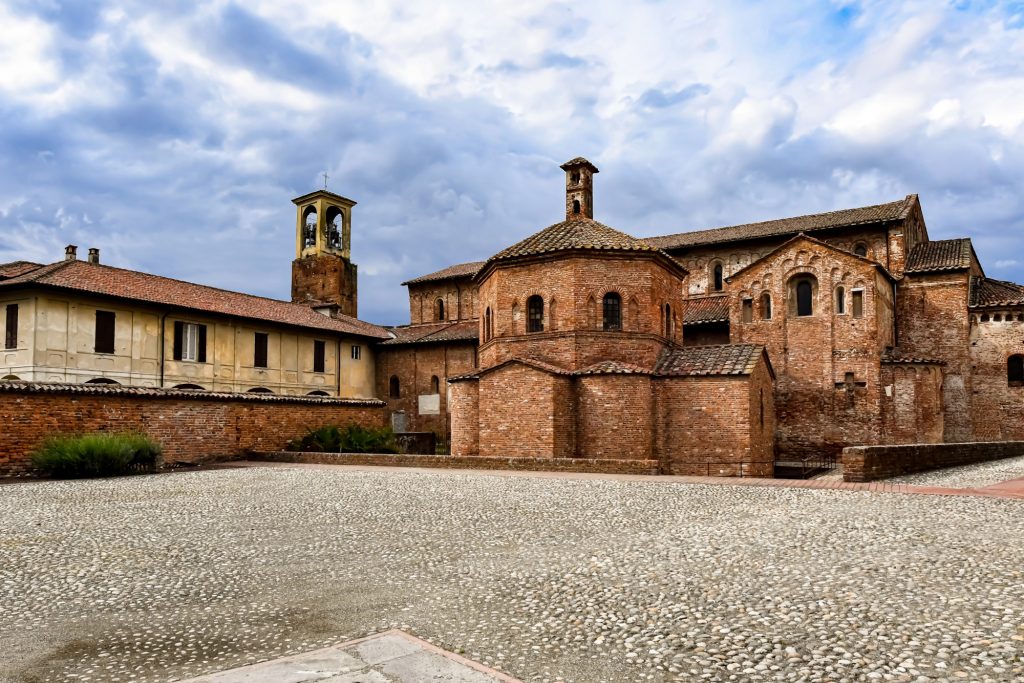 Basilica di Santa Maria Maggiore, Lomello