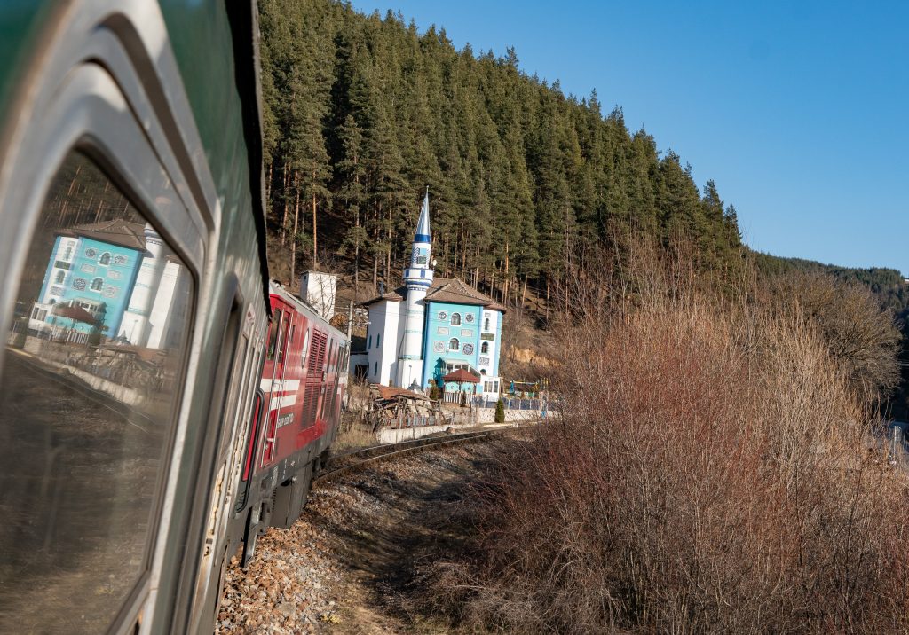 Bulgaria, in treno sui monti Rodopi 