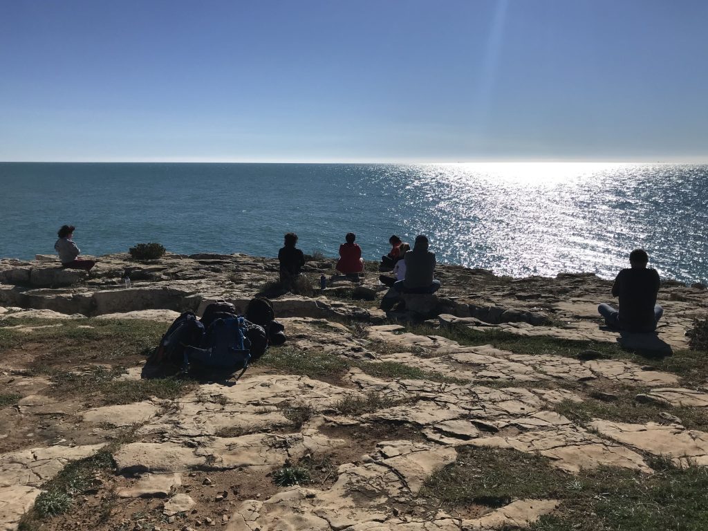 Tra le agavi e il mare, yogatrek - Costa di Carro, Sicilia - foto AIGAE