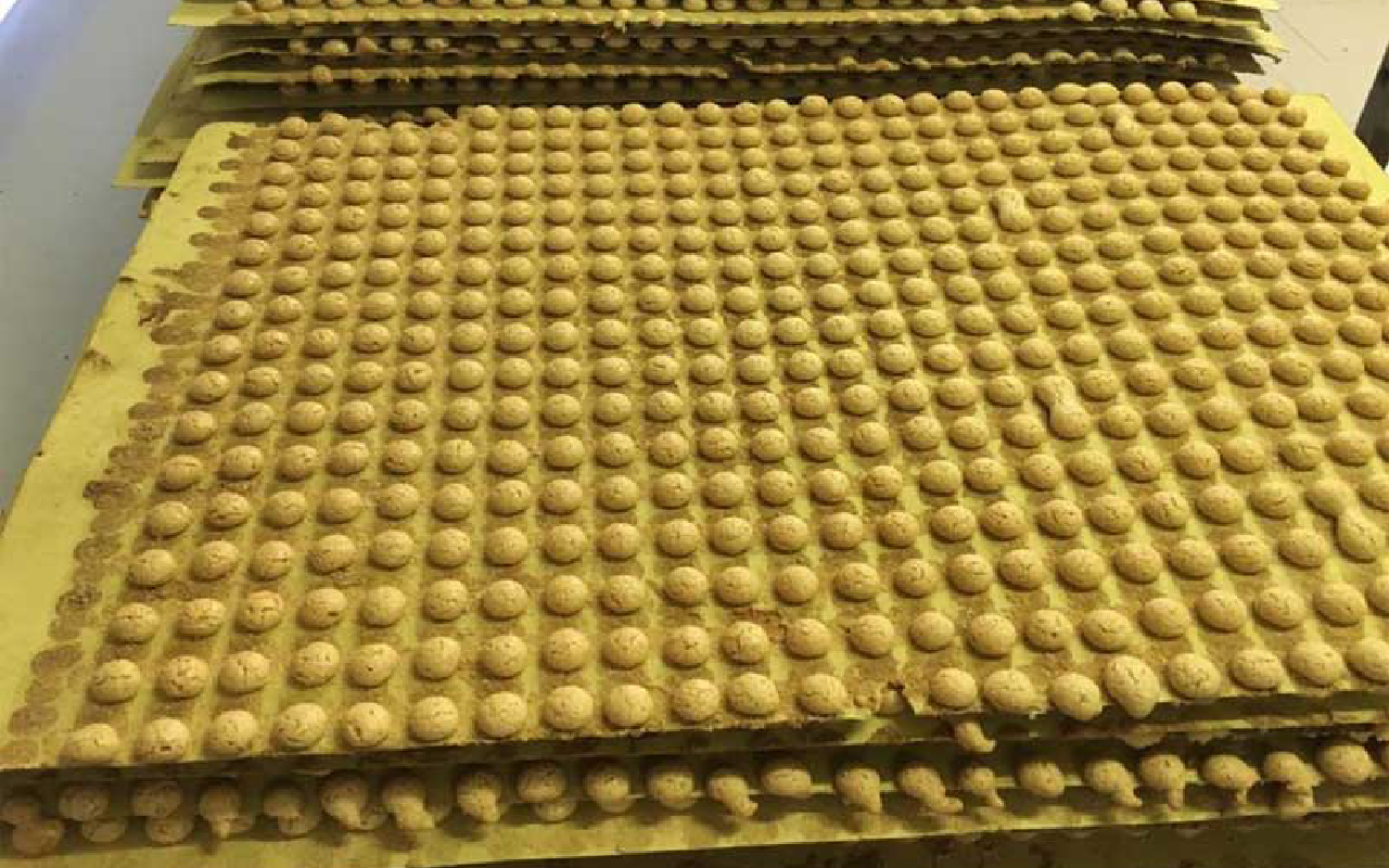 I nocciolini di Chivasso, che quest’anno compiono 120 anni, sono ancora prodotti con metodi di lavorazione, conservazione e stagionatura rispettando la ricetta originale dell’ottocento.