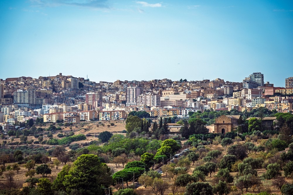 Il centro storico visto dalla Valle dei Templi / foto Shutterstock