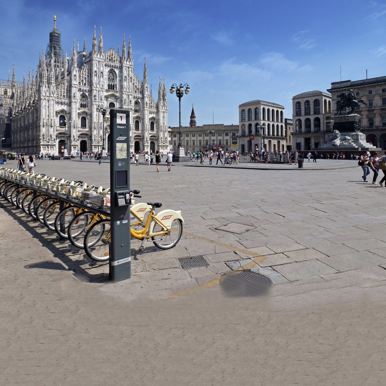 Bike sharing in piazza Duomo (Foto: www.bikemi.com)
