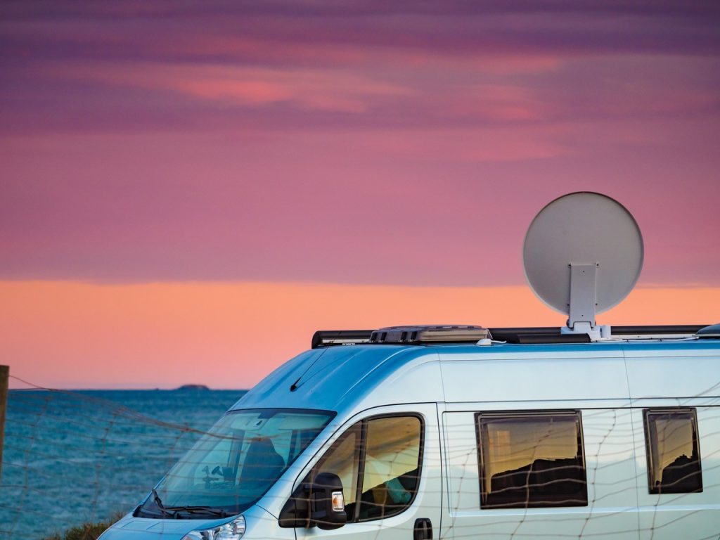 Connessione satellitare, l’ideale per lavorare dal camper