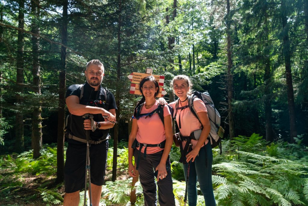 Le guide Angelo, Alice e Roberta nel bosco di Stilo-Archiforo - foto Sara Furlanetto​