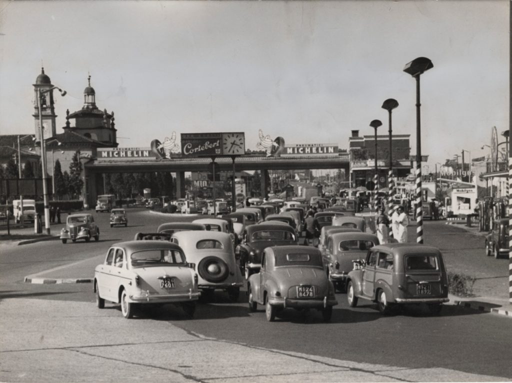 L’ingresso dell’Autostrada dei Laghi a Milano. Foto tratta dall’Archivio storico del TCI