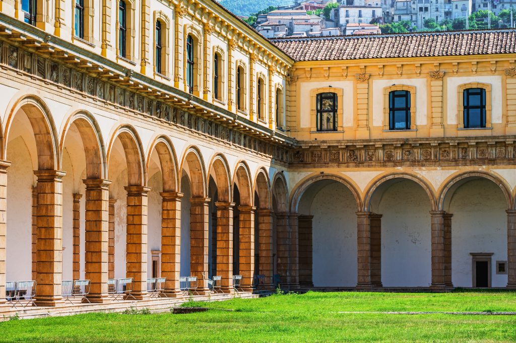 Il chiostro della certosa di San Lorenzo di Padula