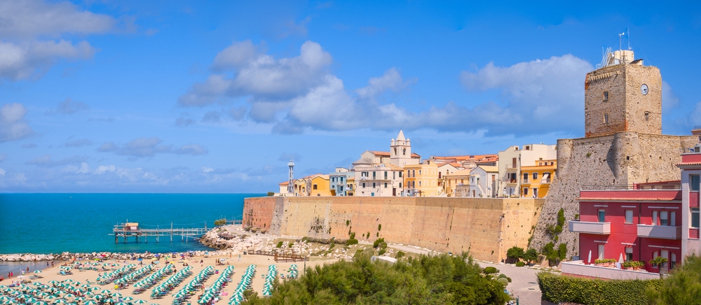 Il borgo antico e la spiaggia di Campomarino