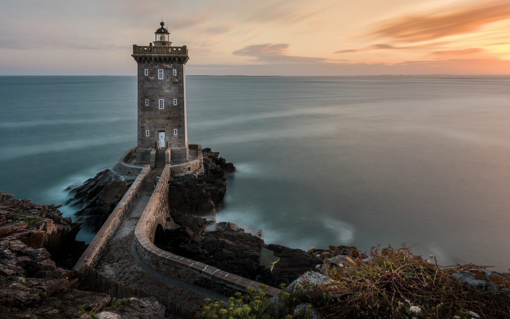 Il faro di Kermorvan, sulla costa francese - foto Shutterstock