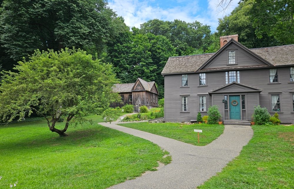 shutterstock_2662951499-aspect-ratio-689-444